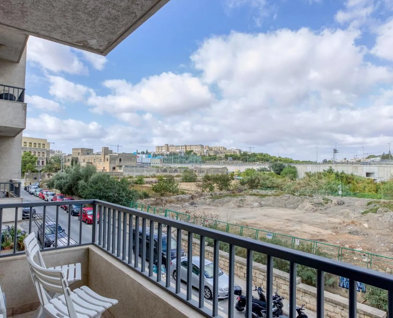Modern Apartment With Sofabed & Balcony In Gzira By 360 Estates