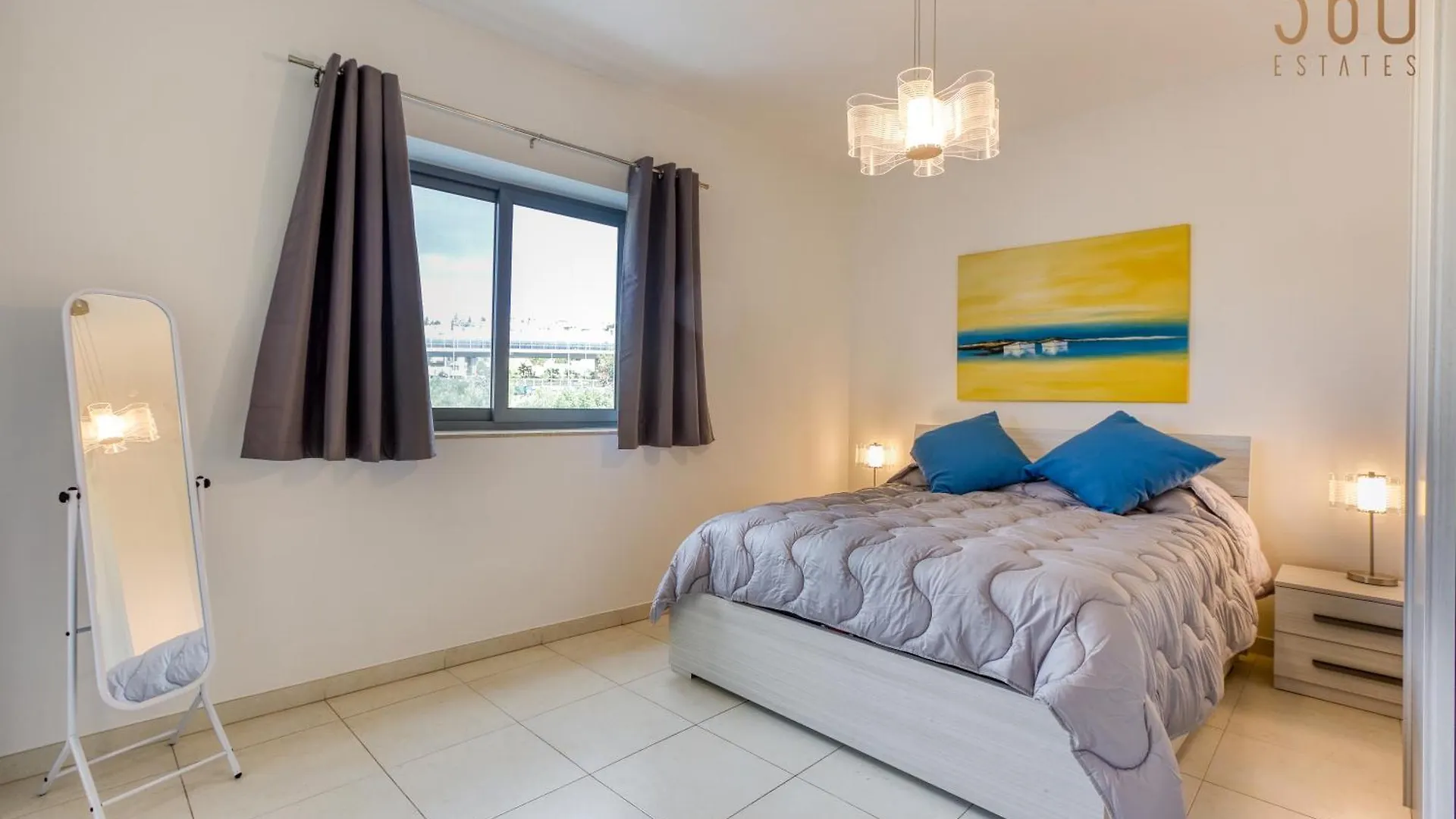 Modern Apartment With Sofabed & Balcony In Gzira By 360 Estates