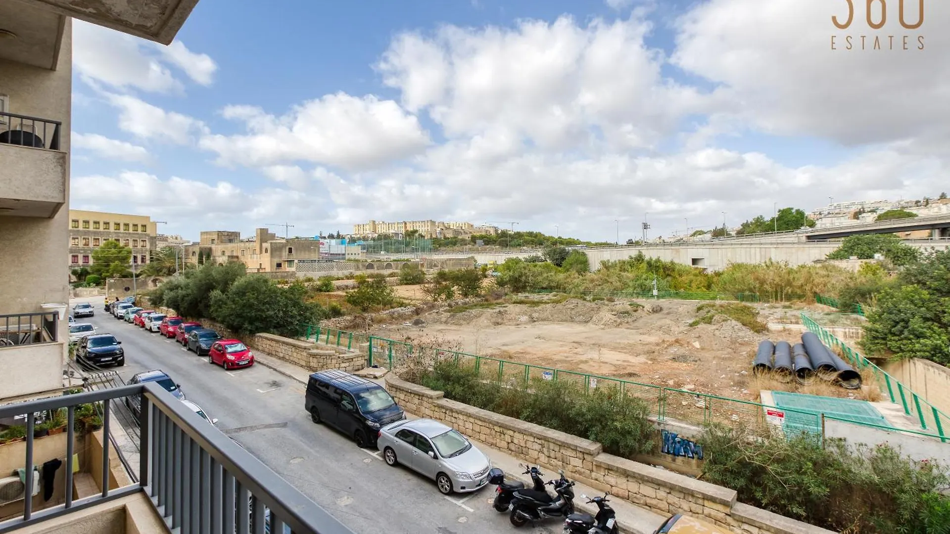 Modern Apartment With Sofabed & Balcony In Gzira By 360 Estates